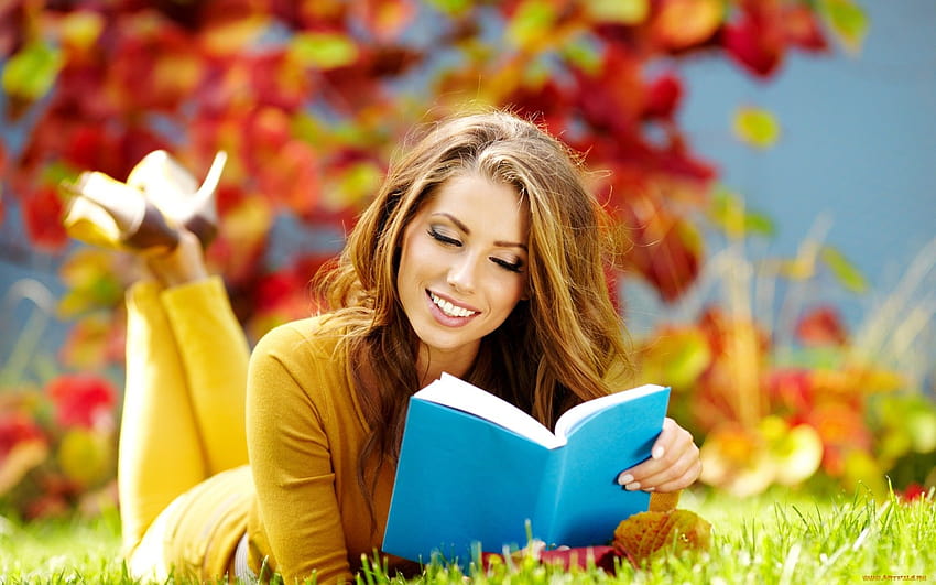 femmes, arbres, en train de lire, livres, filles dans la nature, les jambes en l'air, lire un, livres pour femmes Fond d'écran HD