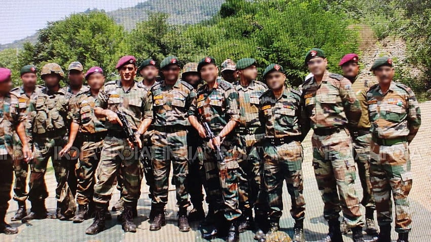 Estos invisibles de MS Dhoni en uniforme del ejército lo motivarán a servir a la nación, rangos militares fondo de pantalla