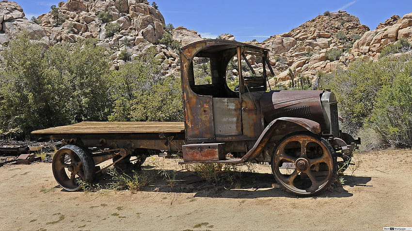 Rusty old truck, autumn truck HD wallpaper