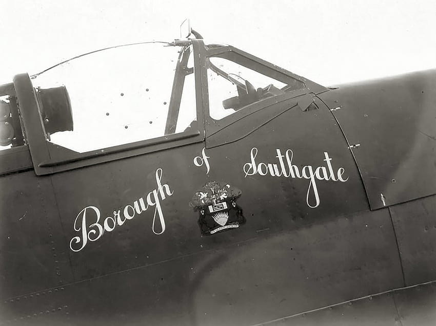 Asisbiz Factory Fresh Spitfire MkVc RAF Borough of Southgate AA963 exibiu Chicago permaneceu nos EUA em maio de 1942 03 papel de parede HD