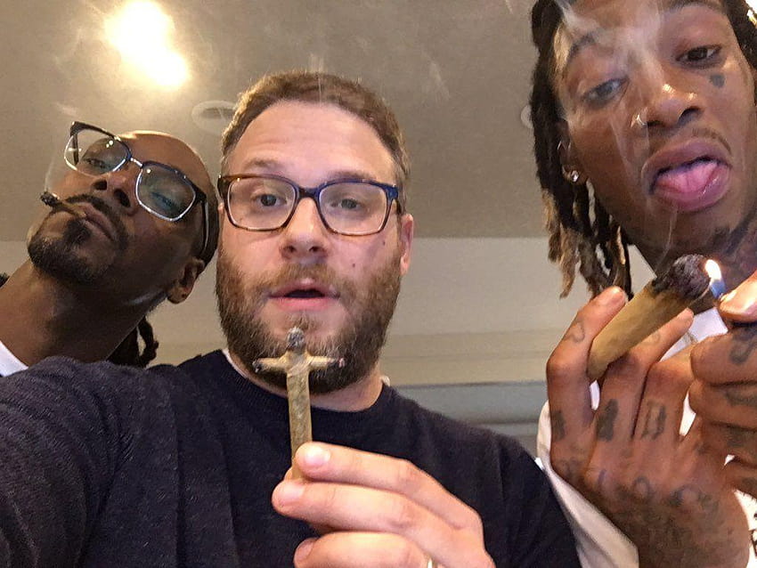 Seth Rogen, Wiz Khalifa and Snoop Dogg smoking together HD wallpaper