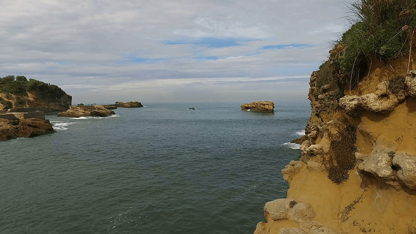Rocher Du Basta 島の断崖 06 Rocher du Basta と呼ばれる小島の断崖 高画質の壁紙