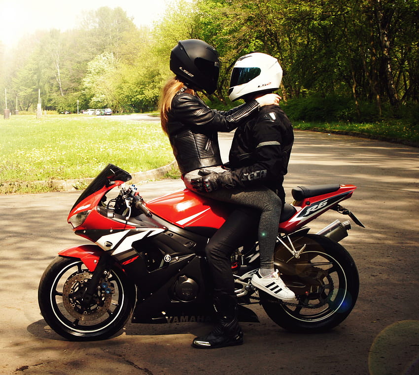 bike lover couple #bike lover couple #❤️Car and Bike lovers #raider couple #couple  bike lover #bike ride couples video 💉💊༒༺𝖉𝖎𝖓𝖊𝖘𝖍༻༆💉💊 - ShareChat -  Funny, Romantic, Videos, Shayari, Quotes