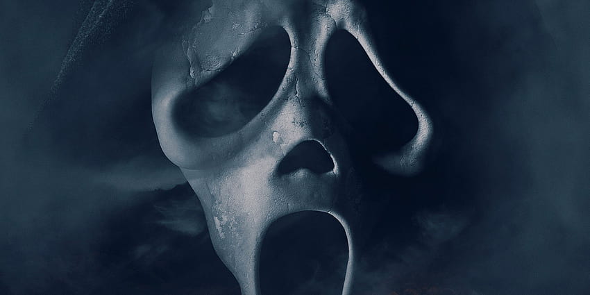 Ghostface ปรากฏขึ้นเหนือ Woodsboro ในโปสเตอร์ยนตร์ Dolby Scream 5 วอลล์เปเปอร์ HD