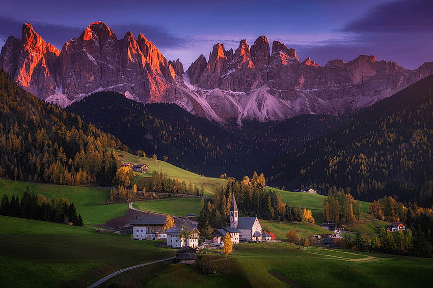 Village in the Italian Alps HD wallpaper