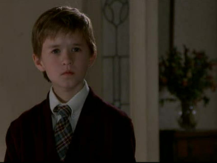 Of Haley Joel Osment In The Sixth Sense Hd Wallpaper Pxfuel