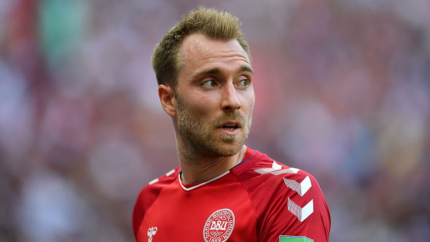 Звездата на Дания Ериксен е стабилен след колабиране на терена по време на мача от Евро 2020 срещу Финландия, национален отбор на Дания 2021 HD тапет