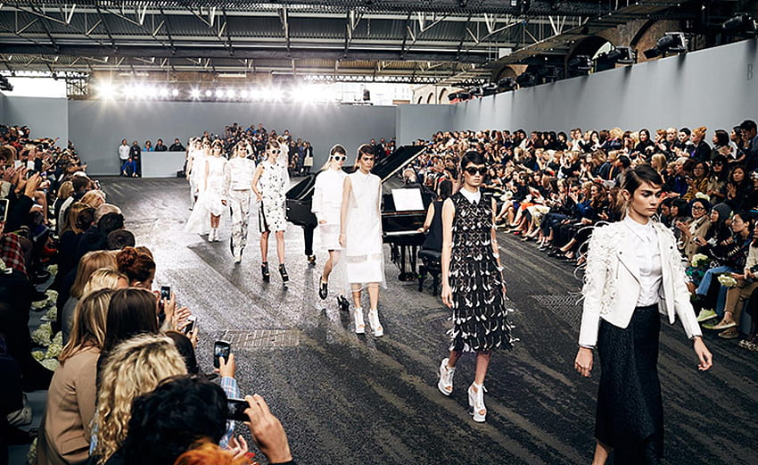 Show tunes London Fashion Week SS 2014s runway 재생 목록 [1540x944] for your , Mobile & Tablet, catwalk HD 월페이퍼