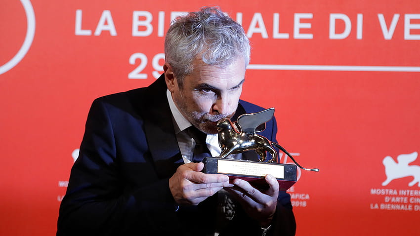 Alfonso Cuarón Wins Best Film in Venice for 'ROMA', alfonso cuaron HD wallpaper