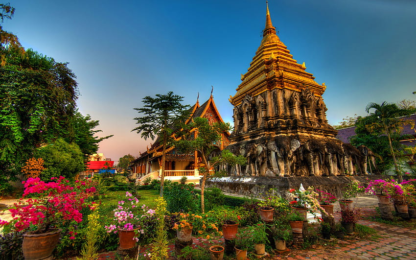 Temple complex in the resort of Chiang Mai, Thailand and HD wallpaper