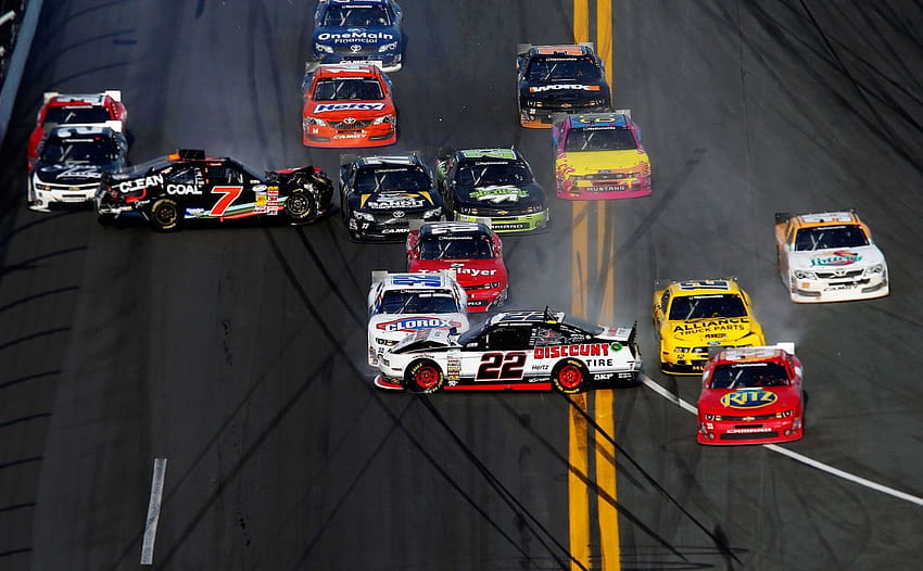 2013 NASCAR ストックカー ネイションワイド シリーズ デイトナ レーシング レースカー 事故 難破 トラック 災害 スポーツ、ナスカー クラッシュ 高画質の壁紙