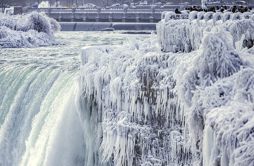 氷に覆われたナイアガラの滝を見る：「絶対に美しい」、滝の背後への旅 高画質の壁紙