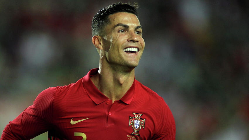 A idade é apenas um número para Cristiano Ronaldo como jogador de futebol marca 30 gols pela 13ª temporada consecutiva, cristiano ronaldo portugal 2022 papel de parede HD