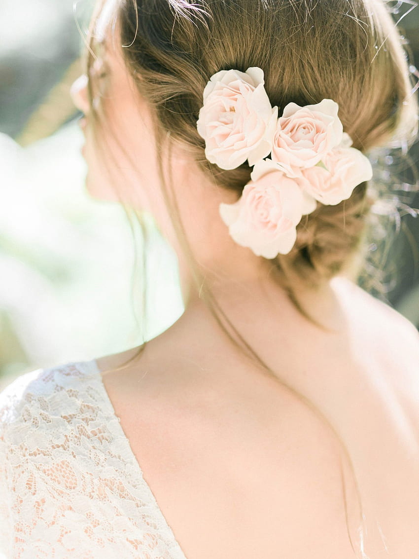 20 penteados de casamento com flores, penteados de noiva com flores artificiais Papel de parede de celular HD