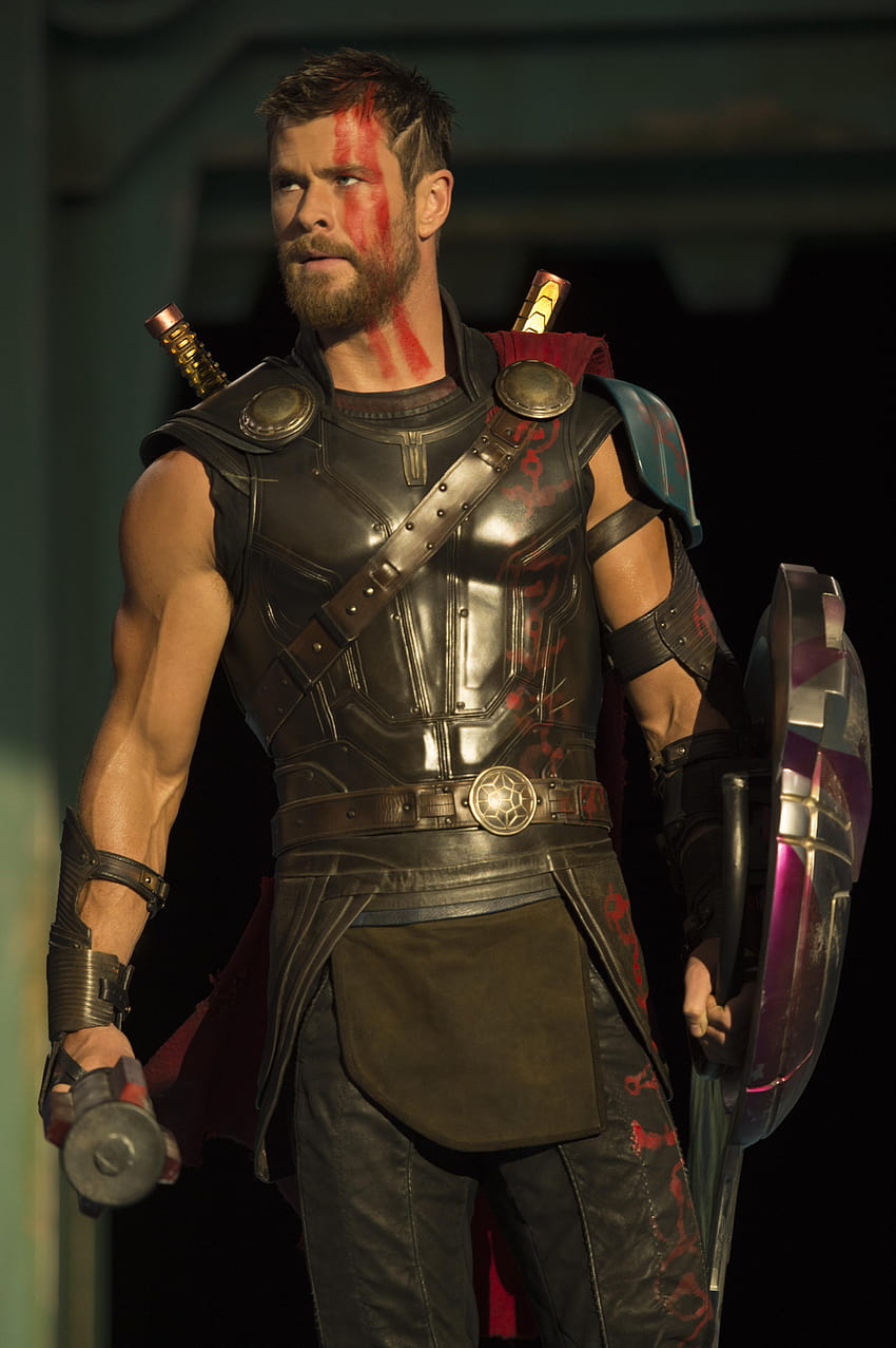 Chris Hemsworth In Thor Ragnarok 2017 4K Ultra HD Mobile Wallpaper