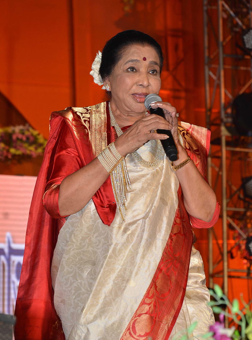 Niebiańskie uniesienia muzyki! Królowa melodii Indii. Asha Bhosale natchnęła nową głębię i falę w Hi…, asha bhosle Tapeta na telefon HD