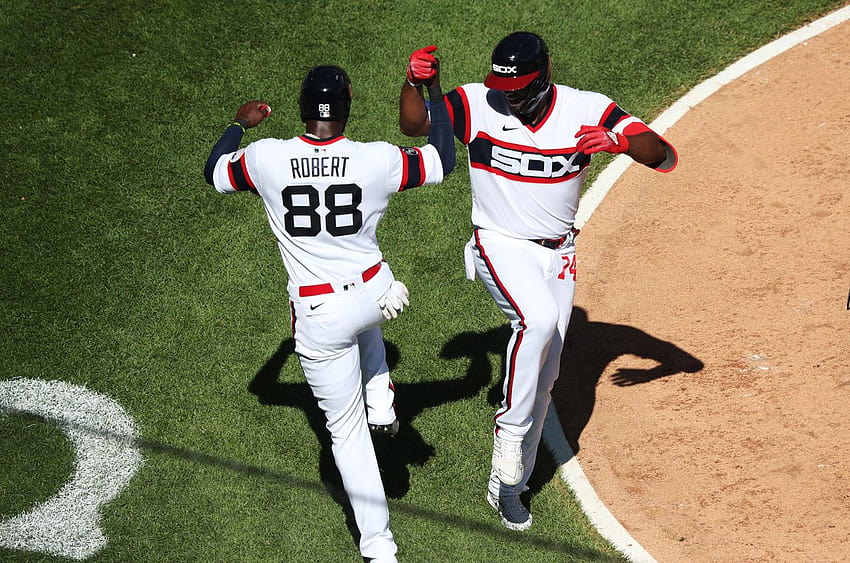 Eloy Jiménez hits 2 homers in White Sox sweep of Cubs