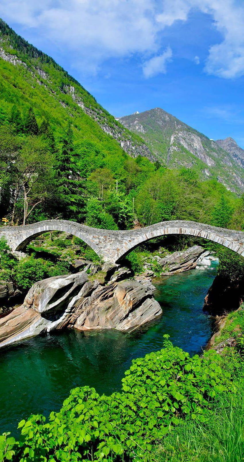 Roman Bow Bridge called Ponte dei Salti in Verzasca Valley, ponte dei salti switzerland HD phone wallpaper