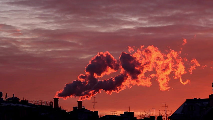 Der Rauch aus dem Schornstein bei Sonnenuntergang Stock Footage, Luftverschmutzung HD-Hintergrundbild