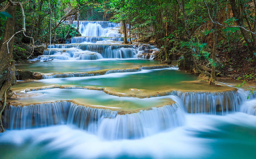 Nature Ultra, kaskadierender Wasserfall HD-Hintergrundbild