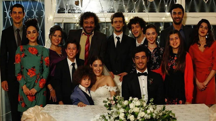 Hazal Kaya s'est mariée avec Burak Deniz sur le tournage de Bizim Hikaye Fond d'écran HD