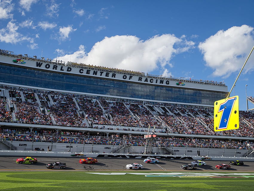 Jak NASCAR ma nadzieję zorganizować wyścigi na żywo i zapewnić wszystkim bezpieczeństwo, Charlotte Motor Speedway Tapeta HD
