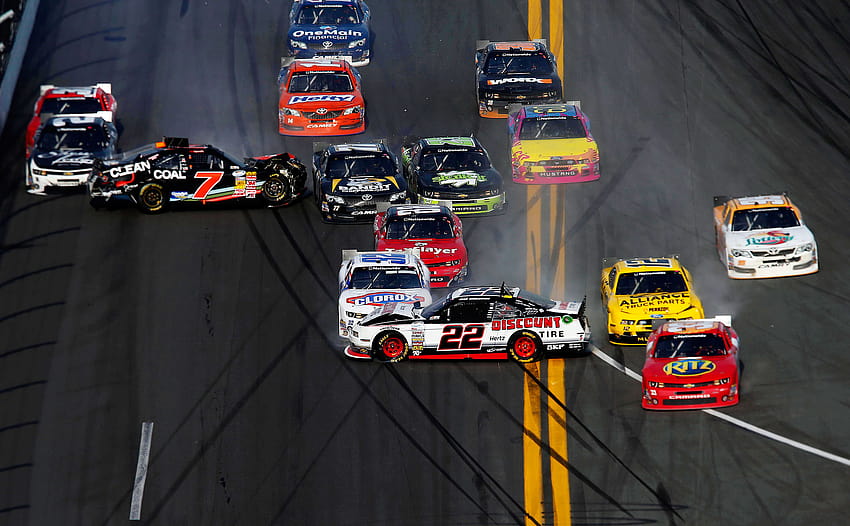 2013 samochód seryjny NASCAR Nationwide Series Wyścigi Daytona samochody wyścigowe wypadek wrak tor katastrofa sportowa, wypadek nascar Tapeta HD