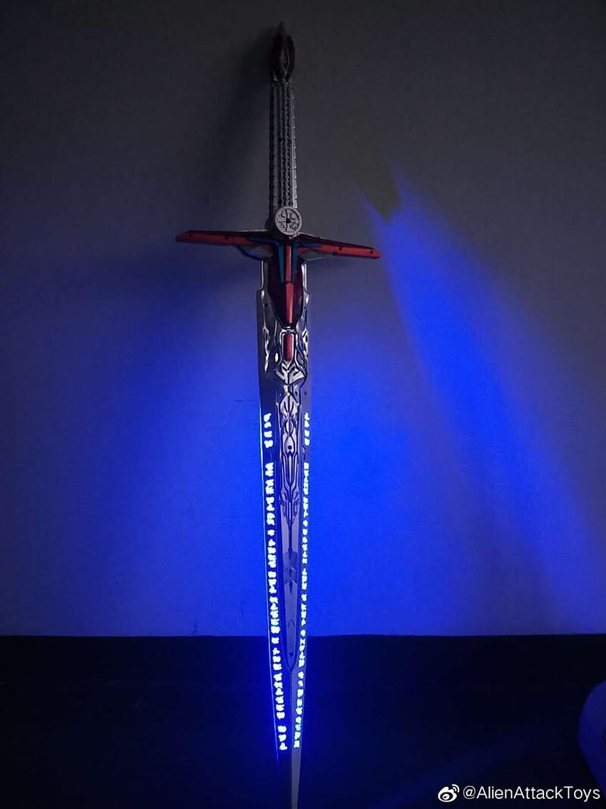 Alien Attack Toys Optimus Prime Role Playing Sword Replica with Animated Lights, optimus prime sword of judgement HD phone wallpaper