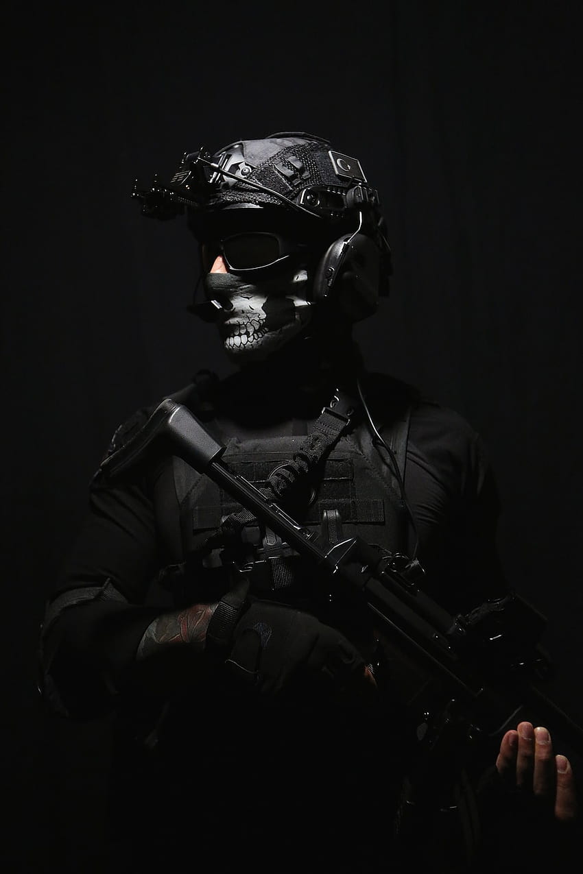 man holding rifle – İstanbul, dark soldier HD phone wallpaper