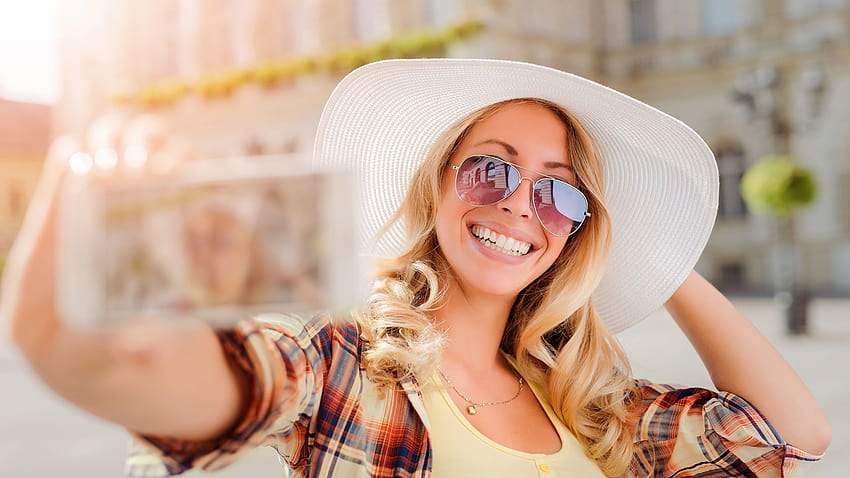 Blonde girl Smile Selfie Hat female Glasses 2560x1440, selfie girl HD wallpaper
