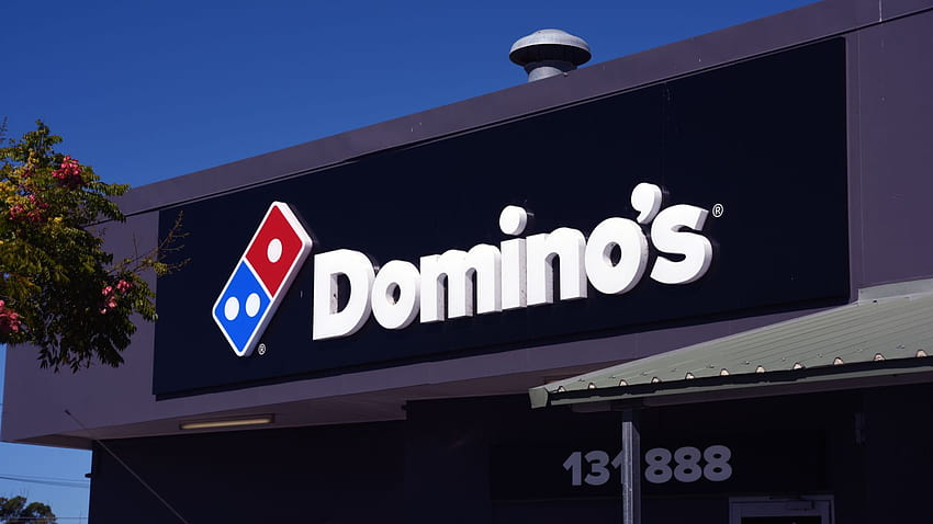 Guadagni di Domino's Pizza: le azioni DPZ si tuffano sulle vendite in calo, dominos pizza Sfondo HD