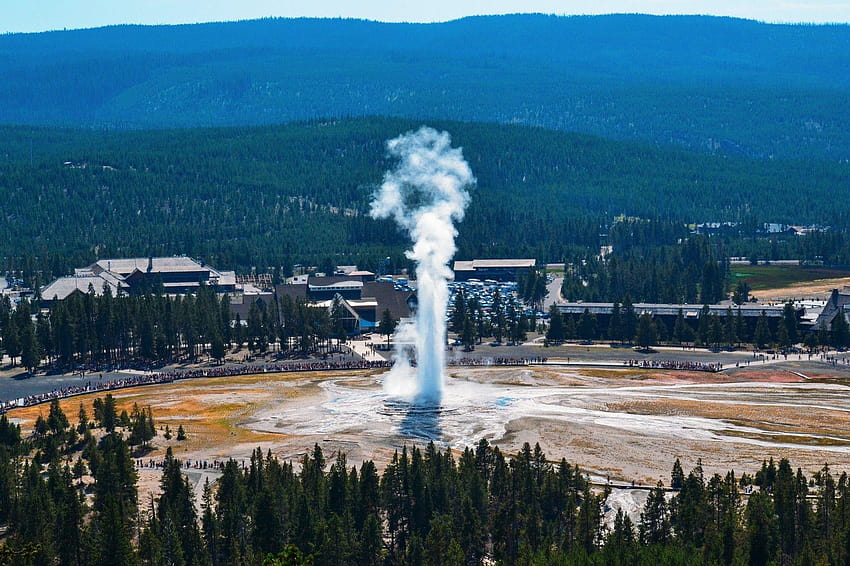 10 Dramatic Places You Have To Visit In Yellowstone National Park, old faithful HD wallpaper