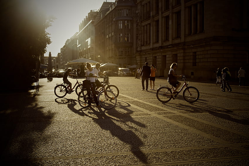 Groupe de personnes faisant du vélo · Stock, vélo d'été Fond d'écran HD