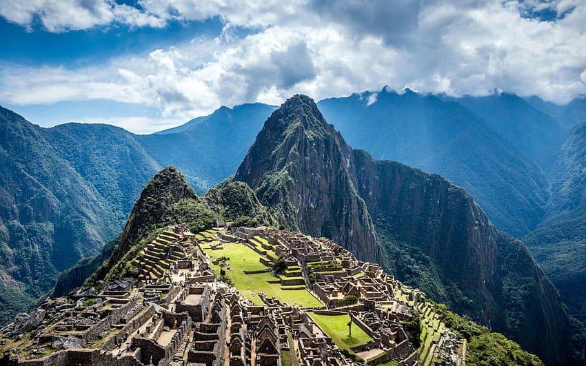 Deutscher Tourist stürzt in den Tod, während er für Machu Picchu posiert HD-Hintergrundbild