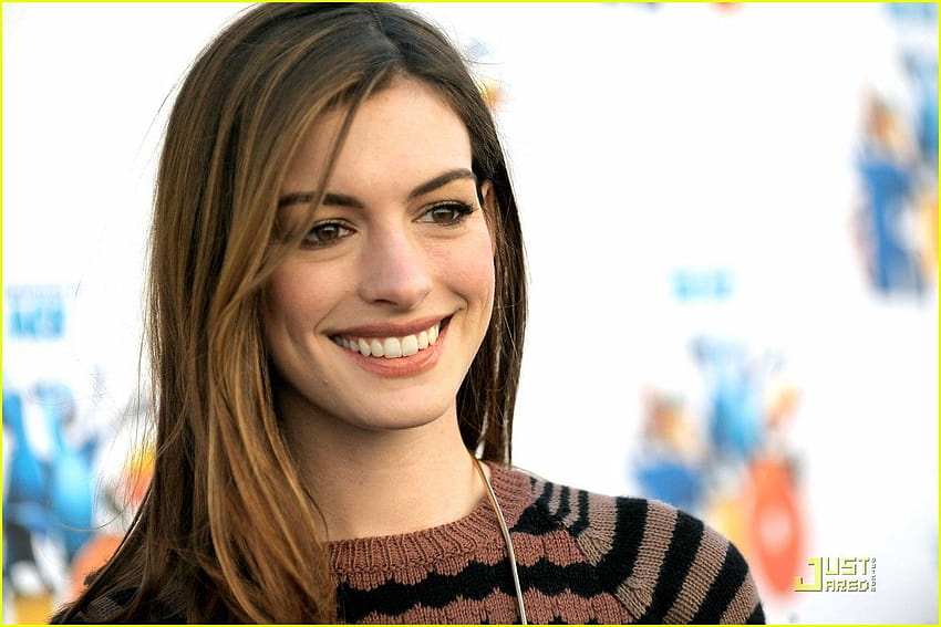 Anne Hathaway: 'Rio' Sneak Beak Screening!: 2514983, anne hathaway smiling face HD wallpaper