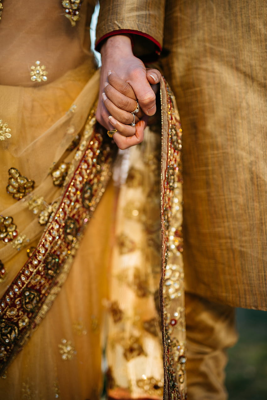 ID: 234804 / couple in traditional garb holds hands at wedding, indian wedding couple, married couple HD phone wallpaper