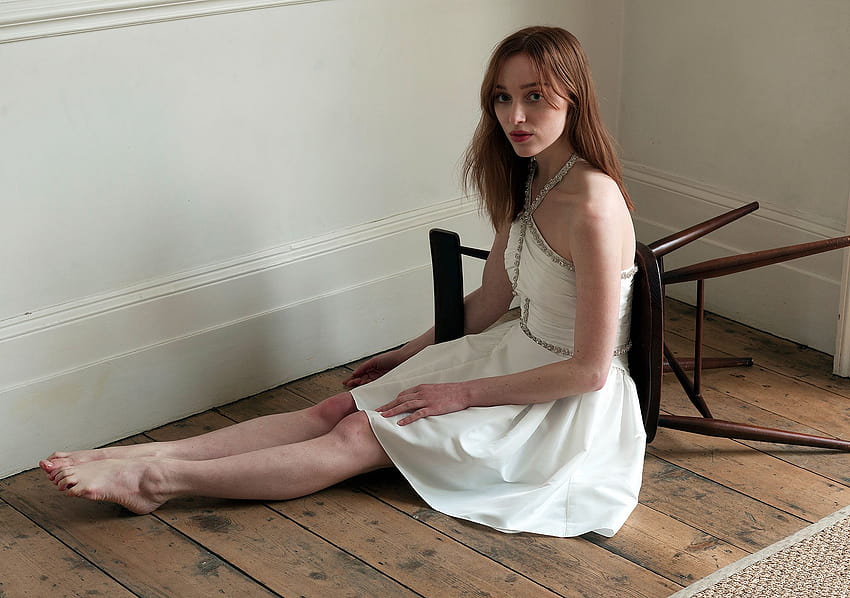 Bridgerton's Phoebe Dynevor Makes Modeling Debut in Self, actress phoebe dynevor 2021 HD wallpaper