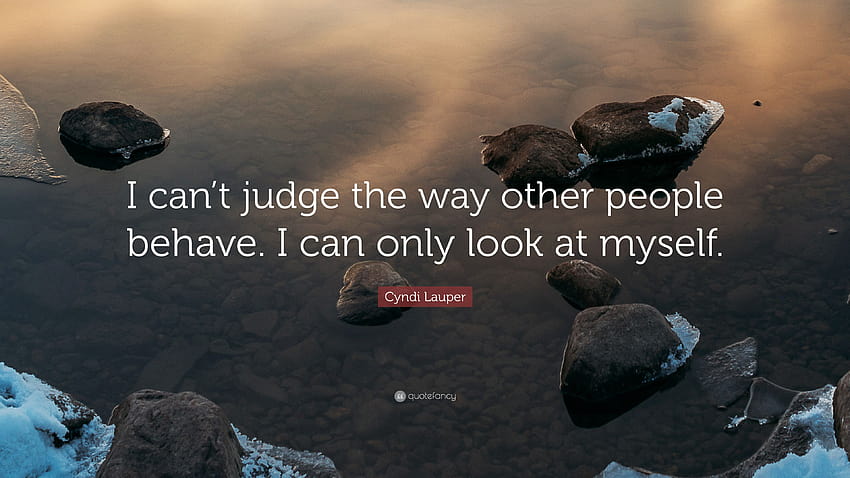 Citação de Cyndi Lauper: “Não posso julgar a maneira como as outras pessoas se comportam. Eu só posso olhar para mim mesmo.” papel de parede HD