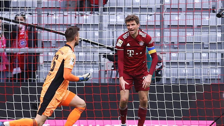 Thomas Muller segna l'autogol mentre il Bayern Monaco perde punti nel pareggio in Bundesliga con il Bayer Leverkusen, thomas muller 2022 Sfondo HD