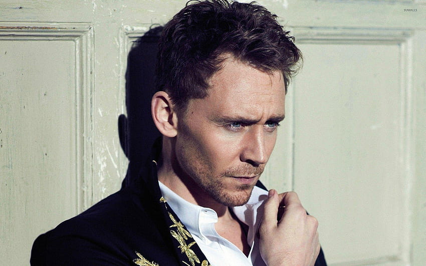 Tom Hiddleston in front of a wooden door HD wallpaper
