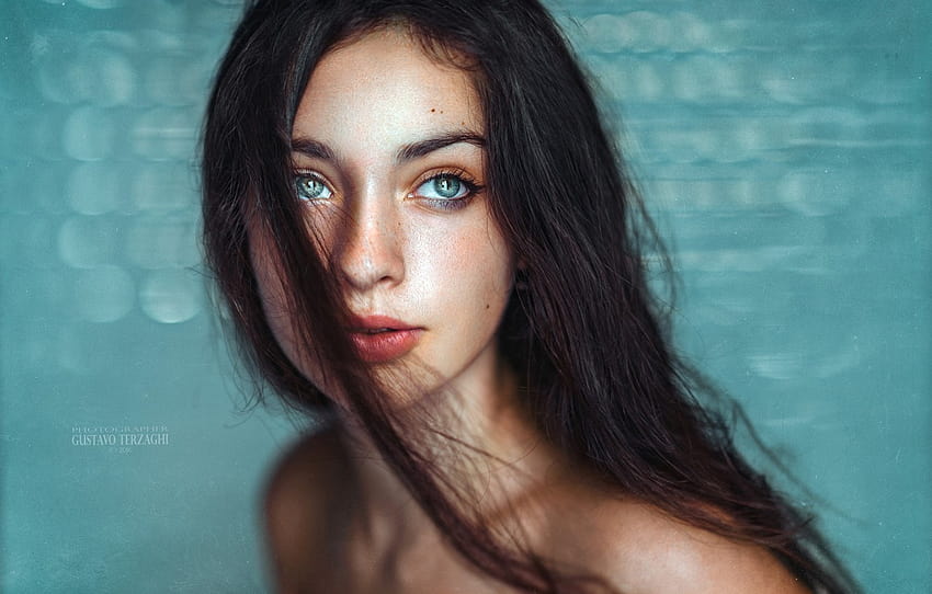 girl, grapher, blue eyes, model, brunette, portrait, bare shoulders, Gustavo Terzaghi, eyeliner, motion blur, looking into the distance , section девушки, motion blur girl HD wallpaper