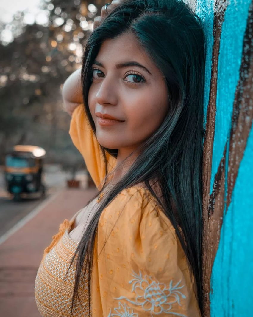 Gouri Agarwal Net Worth, Biography, Age, Height, Weight, Profession, Boyfriend, Affairs, and More Facts HD phone wallpaper