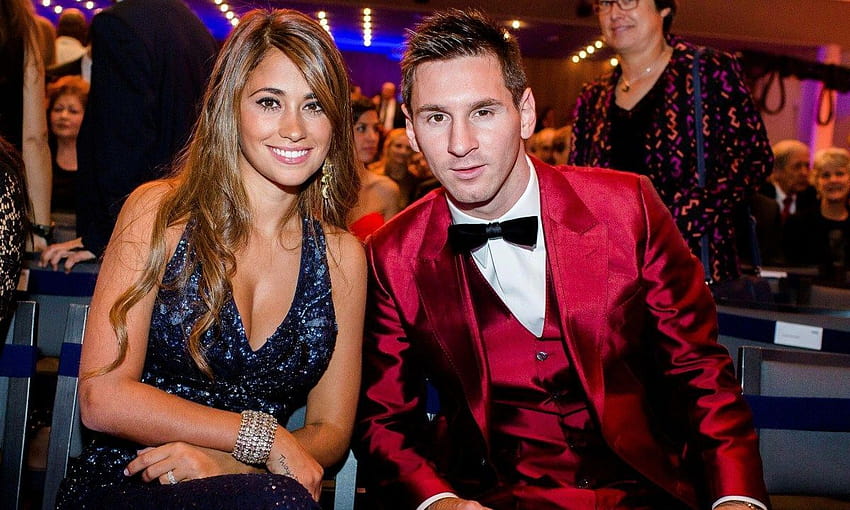 Footballer Couple Lionel Messi With His Wife Antonella Roccuzzo, messi and antonella HD wallpaper