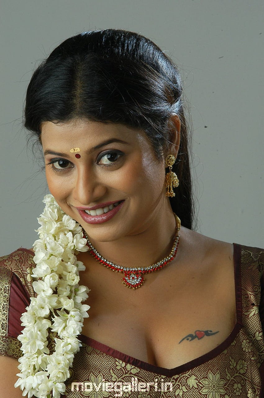 Tamilska aktorka Shobana Naidu Hot Spicy Stills Tapeta na telefon HD