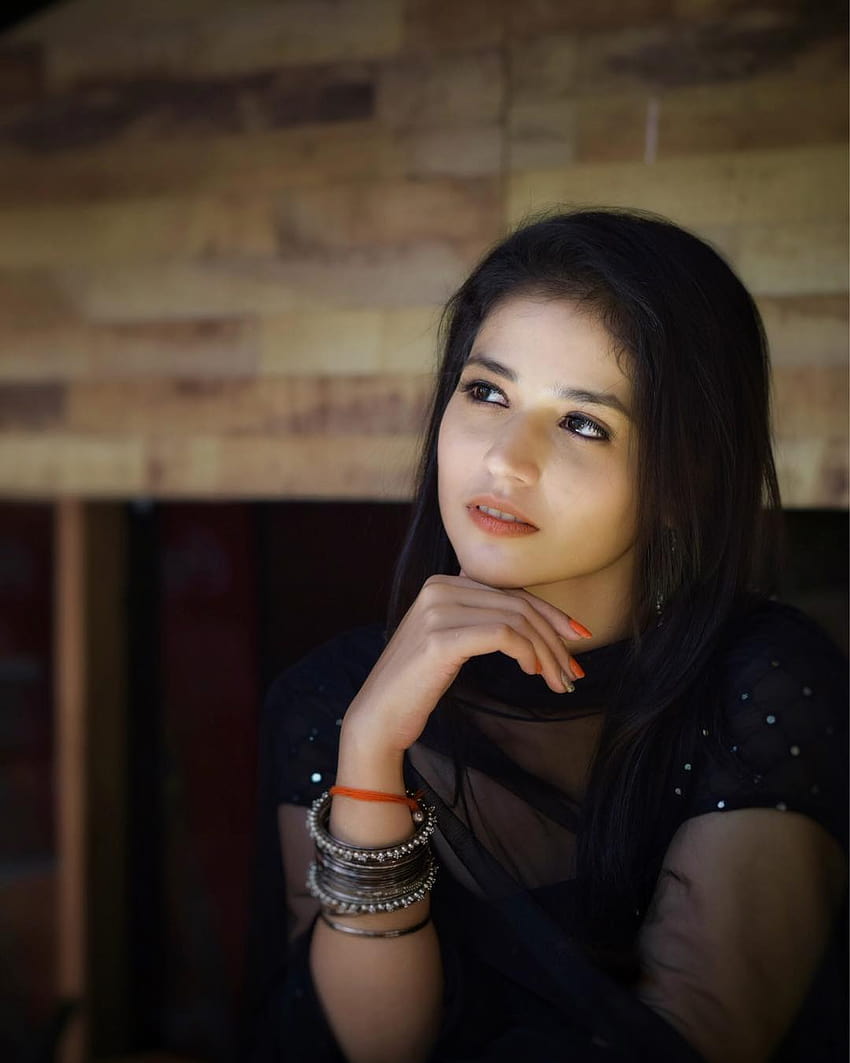 Taxiwala aktorka filmowa Priyanka Jawalkar 2018 lis Tapeta na telefon HD