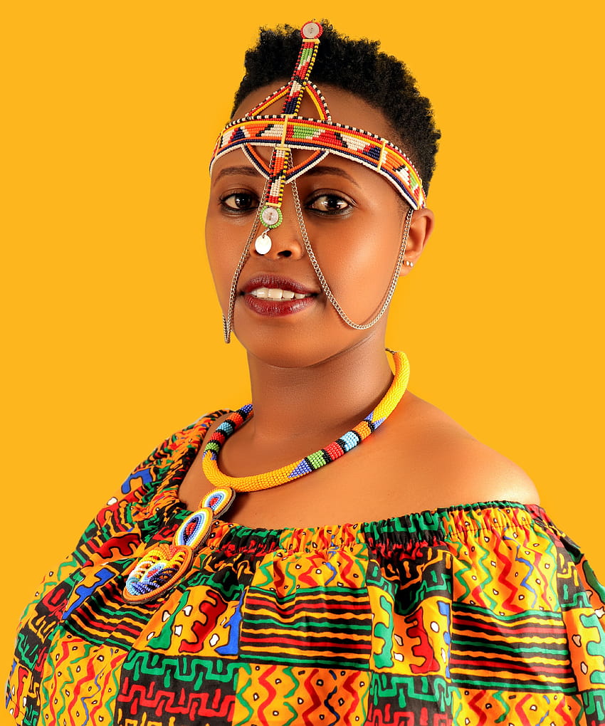 Afrikanische Frau in traditioneller Kleidung und Accessoires · Stock, afrikanische traditionelle Frauen HD-Handy-Hintergrundbild