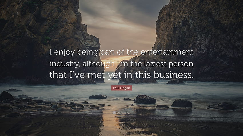 Paul Hogan Cytaty: „Lubię być częścią przemysłu rozrywkowego, chociaż jestem najbardziej leniwą osobą, jaką spotkałem w tym biznesie”. Tapeta HD