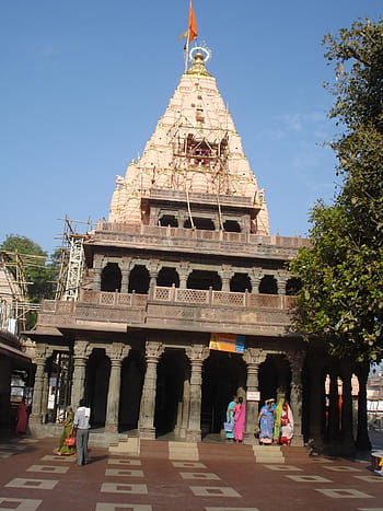 How to reach Mahakaleshwar Temple to seek Lord Shiva's blessings ...