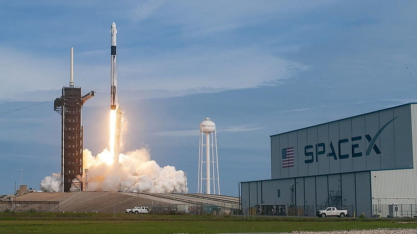 SpaceX は 360 億ドルの評価額を求めている、クルー ドラゴン デモ 2 高画質の壁紙