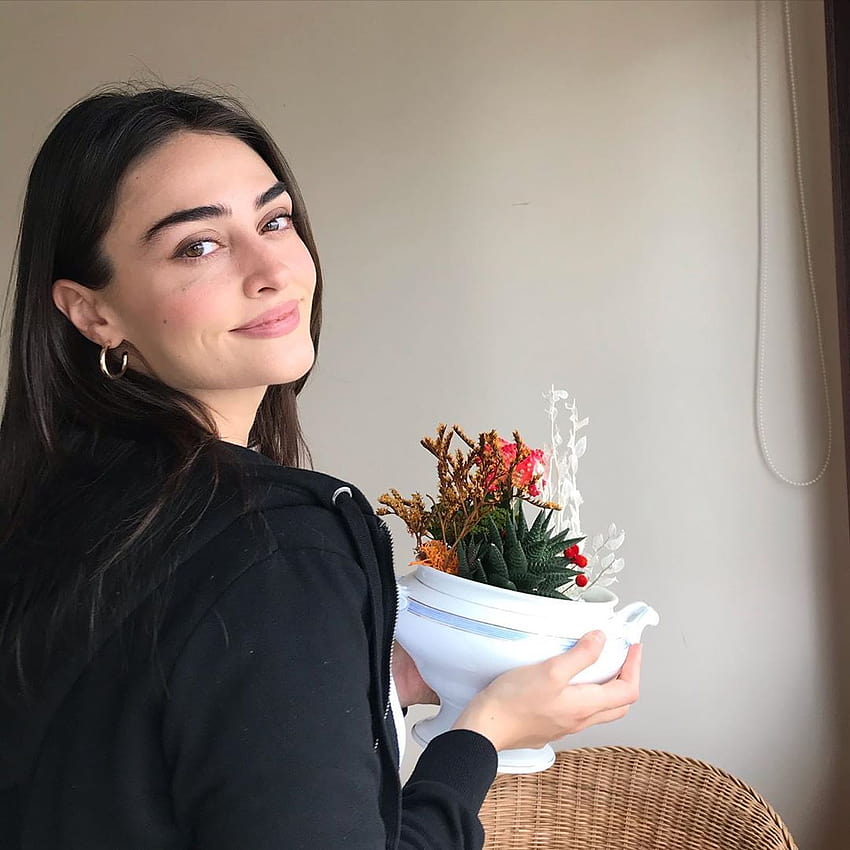 BautyInsideOutside: Esra Bilgiç'in Sizi Aşık Edebilecek En Seksi ve Güzel Görünen 50 Halime Hatun HD telefon duvar kağıdı